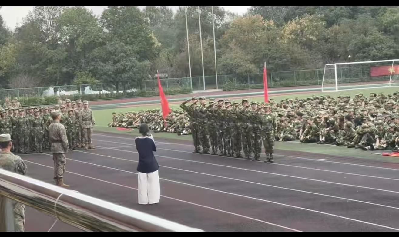 图片包含 路, 运动, 体育, 户外AI 生成的内容可能不正确。