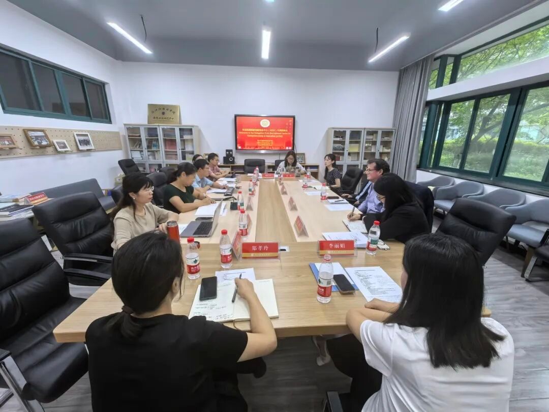 会议室里的人们AI 生成的内容可能不正确。