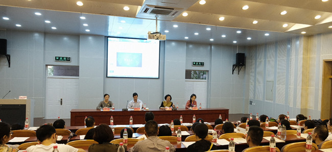 1新生家长见面会.jpg 1新生家长见面会.jpg