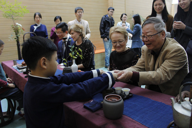 学生茶道表演1.JPG 学生茶道表演1.JPG